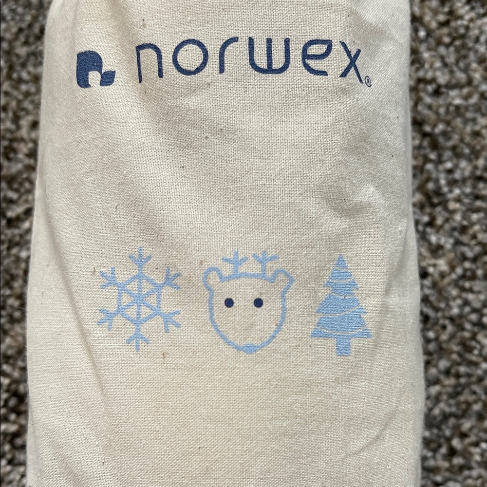 *NEW* Norwex Holiday Dryer Balls in Cream Bag - Picture 2 of 3